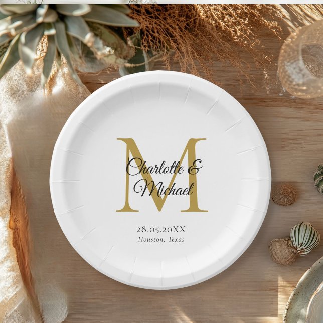 Monogramm Moderner Minimal Pappteller (Monogram Modern Minimal Wedding Paper Plates with your names and date.)