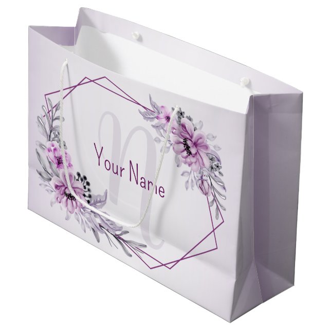 Monogramm Name Pink Floral Violett Lila Rahmen Große Geschenktüte (Vorderseite Schrägansicht)