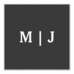 Monogramm Name Schwarz-weiß Minimal Einfache Hochz Aufkleber<br><div class="desc">Gedruckt mit Monogramm-Initialen (die Sie bearbeiten,  ändern und personalisieren können) in fett formatiertem Schriftart. Design in allen Größen,  wählen Sie einfach die richtige Größe,  die Sie benötigen.</div>