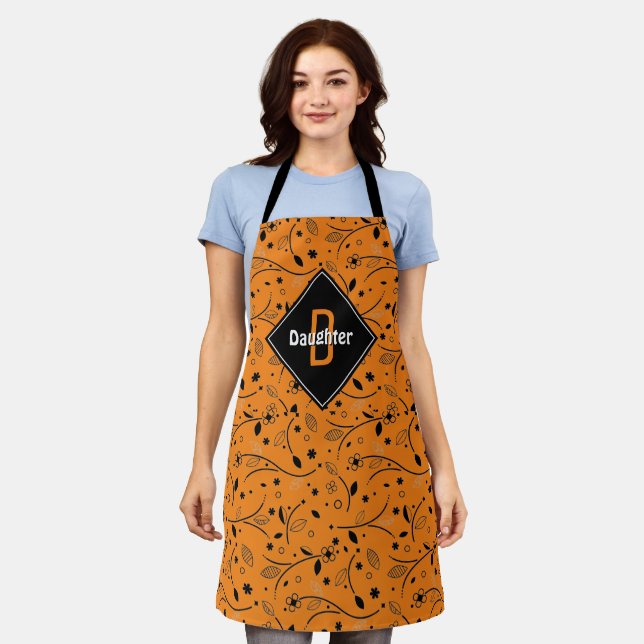 Monogramm | Orange | Floral | DAUGHTER Schürze (Getragen)
