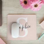 Monogramm Pastell mit Personalisiertem modernen Na Mousepad<br><div class="desc">Monogramm Pastell mit Personalisiertem modernen Namen Pink</div>