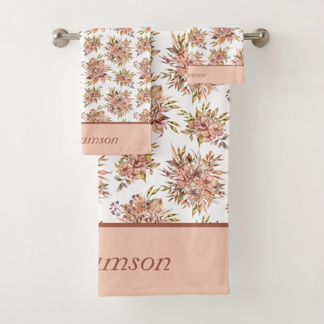 Monogramm Peach Red Brown Green Floral Badhandtuch Set (Insitu)
