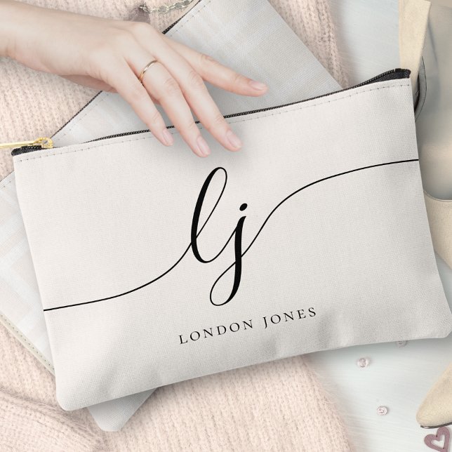 Monogramm Personalisiertes Skript Anfangsname Kari Zubehörtasche (Von Creator hochgeladen)