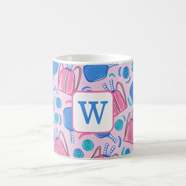 Monogramm-Pickleball-Schläger und -Bälle Rosa Prep Kaffeetasse (Mittel)