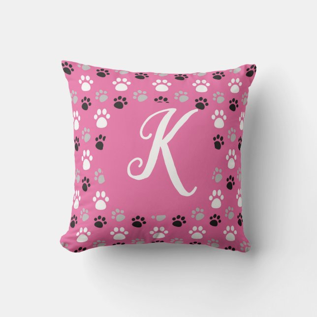 Monogramm Pink Dog Paws Kissen (Vorderseite)