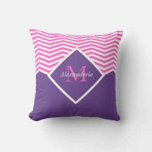 Monogramm Pink Lila Weiß Zickzack personalisieren Kissen