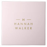 Monogramm Rosa | Elegantes Gold Minimalistisch Fliese<br><div class="desc">Ein einfaches,  individuelles Monogramm-Design in einer modernen,  goldfarbenen Typografie auf elegantem pastellfarbenem Rosa Hintergrund. Die Monogramm-Initialen und der Name können zusammen mit der Feature-Zeile leicht personalisiert werden,  um ein Design so einzigartig wie Sie sind zu machen! Das perfekte Geschenk oder Zuhause-Accessoire.</div>