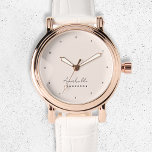 Monogramm Rosa | Moderne Minimalistische Weibchen Armbanduhr<br><div class="desc">Ein einfaches,  individuelles Monogramm-Design mit einer modernen,  minimalistisch handgeschriebenen Skripttypografie gepaart mit einer Blocktypografie in schwarz auf einem eleganten pastellfarbenen rosa Hintergrund. Der Name des Monogramms kann leicht personalisiert sein,  um ein Design so einzigartig wie Sie sind zu machen! Das perfekt persönliche Geschenk oder Accessoire für jeden Anlass!</div>
