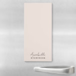Monogramm Rosa | Moderne Minimalistische Weibchen Magnetischer Notizblock<br><div class="desc">Ein einfaches,  individuelles Monogramm-Design mit einer modernen,  minimalistisch handgeschriebenen Skripttypografie gepaart mit einer Blocktypografie in schwarz auf einem eleganten pastellfarbenen rosa Hintergrund. Der Name des Monogramms kann leicht personalisiert sein,  um ein Design so einzigartig wie Sie sind zu machen! Das perfekt persönliche Geschenk oder Accessoire für jeden Anlass!</div>