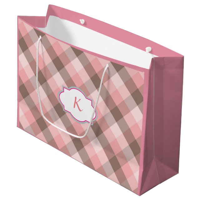 Monogramm. Rosa Plaid Große Geschenktüte (Vorderseite Schrägansicht)