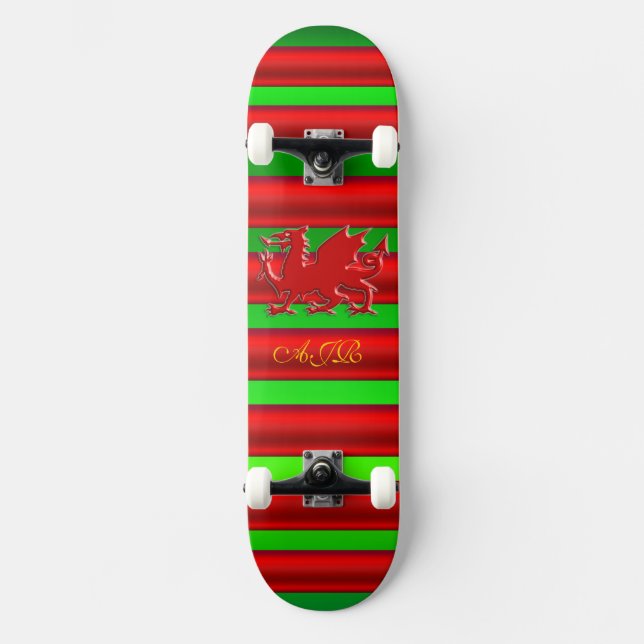 Monogramm, Roter Drache auf grünem Metalleffekt Skateboard (Vorderseite)