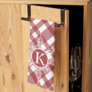 Monogramm-Schneeflocke auf kariertem Küchentuch