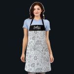 Monogramm Schwarz-weiße Blumenküche Schürze<br><div class="desc">Die Schürze ist mit niedlichen, schwarz-weißen Blumenmotiven geschmückt. Personalisieren Sie es mit Ihrem Namen. Das ist ein lustiges Geschenk für einen Koch oder jemanden, der gerne kochen und backen möchte. Gut zum Geburtstag oder zu Weihnachten. Entworfen für Sie von BlackBerry Boulevard.</div>