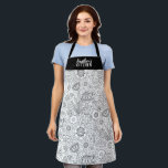 Monogramm Schwarz-weiße Blumenküche Schürze<br><div class="desc">Die Schürze ist mit niedlichen,  schwarz-weißen Blumenmotiven geschmückt. Personalisieren Sie es mit Ihrem Namen. Das ist ein lustiges Geschenk für einen Koch oder jemanden,  der gerne kochen und backen möchte. Gut zum Geburtstag oder zu Weihnachten. Entworfen für Sie von BlackBerry Boulevard.</div>