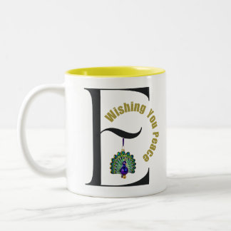 Monogramm schwarzer Buchstabe E Pfau wünscht Fried Zweifarbige Tasse
