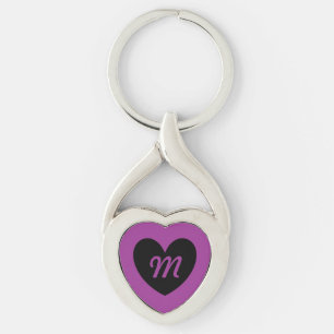 Monogramm Schwarzes Herz auf lila Schlüsselanhänger