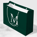 Monogramm und Name der klassischen Personalisierte Große Geschenktüte<br><div class="desc">Klassische Personalisierte Trauzeugen Geschenke mit dem Monogramm,  dem Namen und dem Titel des personalisierten Trauzeugen im Stil der klassischen Serifen auf smaragdgrünem Hintergrund. Auch perfekt für Trauzeuge,  Brautvater und mehr.</div>