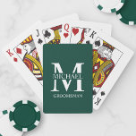 Monogramm und Name der klassischen Personalisierte Spielkarten<br><div class="desc">Klassische Personalisierte Trauzeugen Geschenke mit dem Monogramm,  dem Namen und dem Titel des personalisierten Trauzeugen im Stil der klassischen Serifen auf smaragdgrünem Hintergrund. Auch perfekt für Trauzeuge,  Brautvater und mehr.</div>