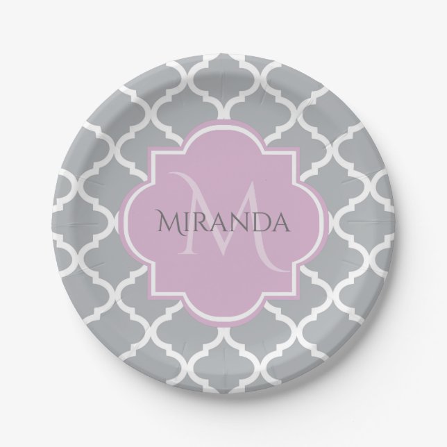Monogramm und Name des Girly Grey Quatrefolie Lave Pappteller (Vorderseite)