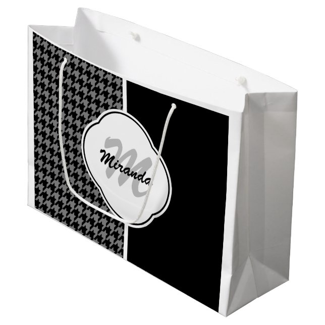 Monogramm und Name des modernen Schwarz-weißen Hah Große Geschenktüte (Vorderseite Schrägansicht)