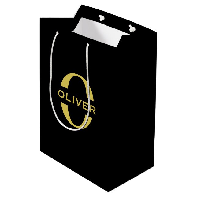 Monogramm und Name Schwarz und Gold Personalisiert Mittlere Geschenktüte (Rückseite Schrägansicht)