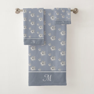 Monogramm und silbergraue Blumen auf Stahlblau Badhandtuch Set