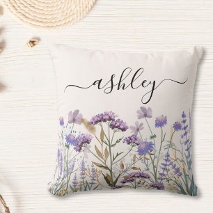 Monogramm-Wasserfarbe Lila Wildblumenwiese Kissen