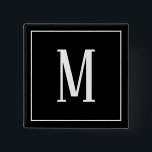 Monogramm Weiß auf der Taste Schwarzes Quadrat Button<br><div class="desc">Ein quadratischer Knopf mit weißem Monogramm auf schwarzem Hintergrund. Passen Sie die Schaltfläche mit Ihren eigenen Initialen oder Initialen,  Farben,  unter anderem. an.</div>