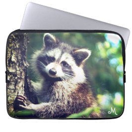 Monogramm & wilder Waschbär im Dschungel Laptopschutzhülle