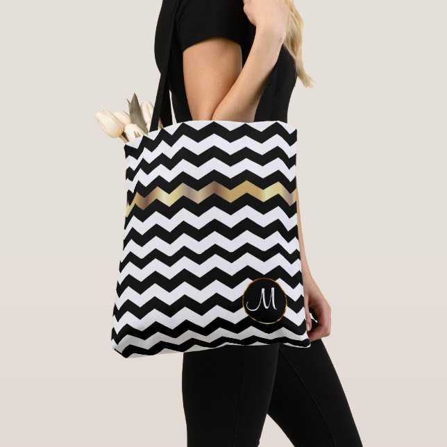 Monogramm, Zickzack, weißes und schwarzes Design Tasche (Von Nahem)