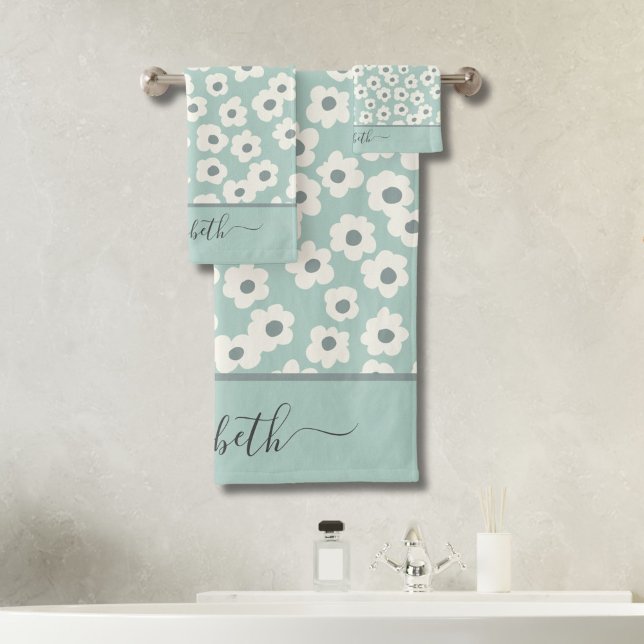 Monogramme de script Boho Vert de Sauge Blanc Gris (Boho Mint Green White Gray Floral Wildflowers Bath Towel Set Monogrammed name)