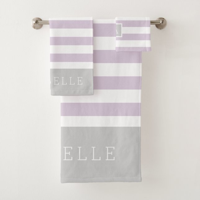 Monogramme des rayures Lilac et Grey | Couleurs mo (En situation)