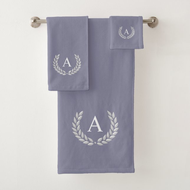 Monogramme et Laurel sur Roman Silver Grey (En situation)