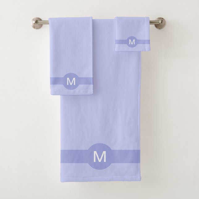 Monogramme et rayures sur bleu clair (En situation)