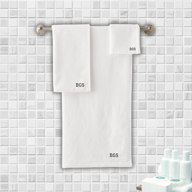 Monogramme minimaliste blanc personnalisé (Minimalist Monogram Personalized White Bath Towel Set)