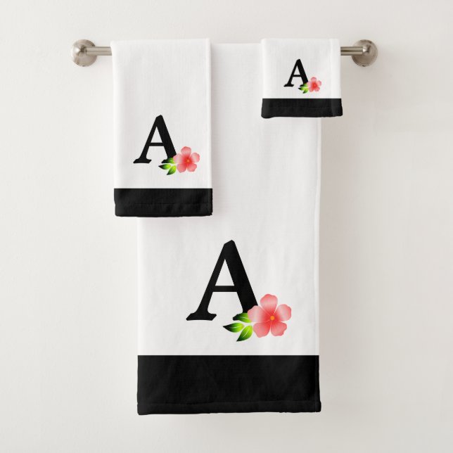 Monogramme noir avec serviette de bain rose Flower (En situation)