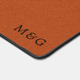 Monogramme personnalisé sur un look cuir marron él