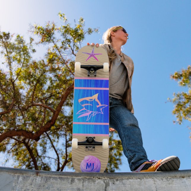  Monogramme Plage Shark Seashell Skateboard (Extérieur 1)