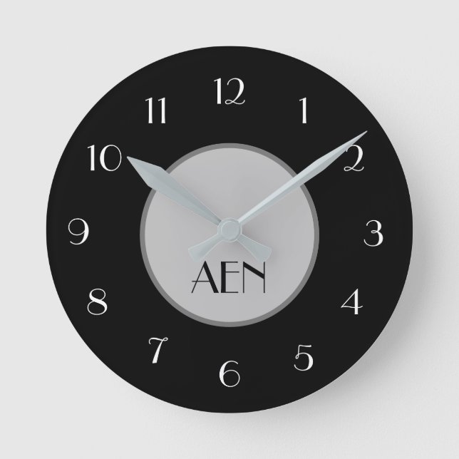 Monogrammed Black Gray White Minimalist Sleek Runde Wanduhr (Vorderseite)