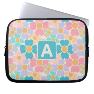 Monogrammierte Pastellblumen Laptopschutzhülle