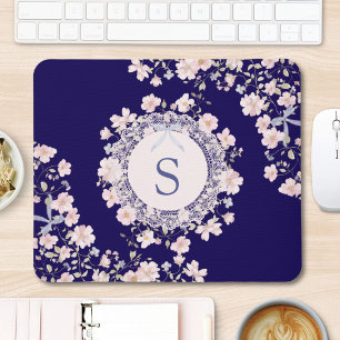 Monogrammierte rosa Blumen und Spitzen-Blumenmuste Mousepad
