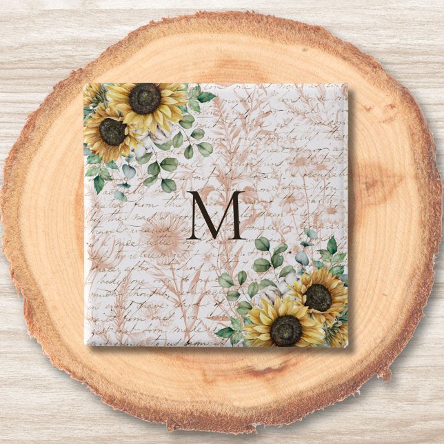 Monogrammierte Vintage-Rustikal-Sonnenblume-Decoup Button (In situ on wood)