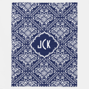 Monogrammierte weiße Floral Damasken & Blue Hinter Fleecedecke