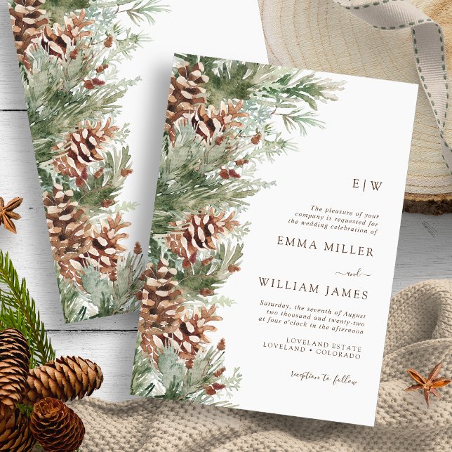 Monogrammierte Winterhochzeit Einladung (Monogrammed Outdoor Evergreen Pine White Wedding Invitation by Painted Paperie
)
