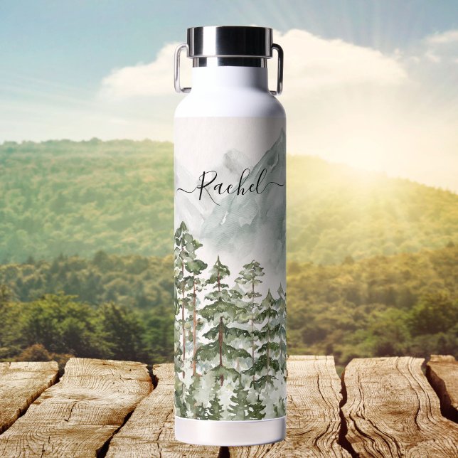 Monogrammierter Kiefernwald und Berge Trinkflasche (Von Creator hochgeladen)