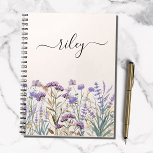 Monogrammiertes Aquarell-Lila-Wildblumengarten Notizblock