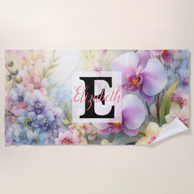 Monogrammname auf Aquarellfarben-Blume in Pastellf Strandtuch (Vorderseite)