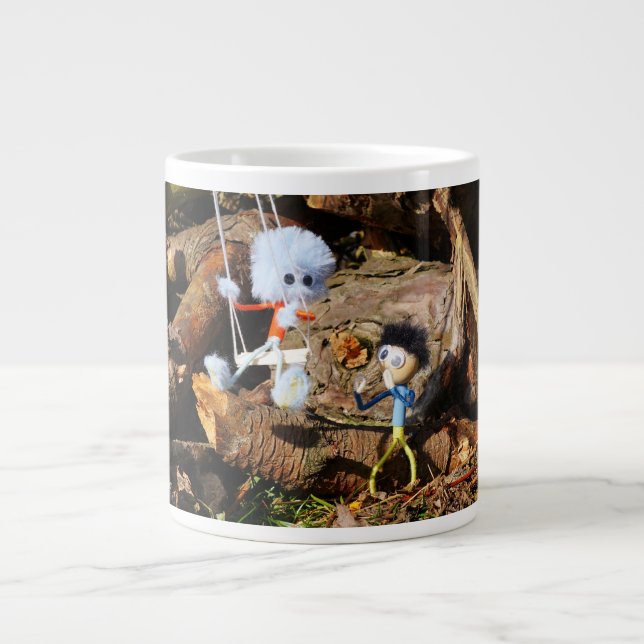 Monster Fubby op schommel. Jumbo-Tasse (Vorderseite)