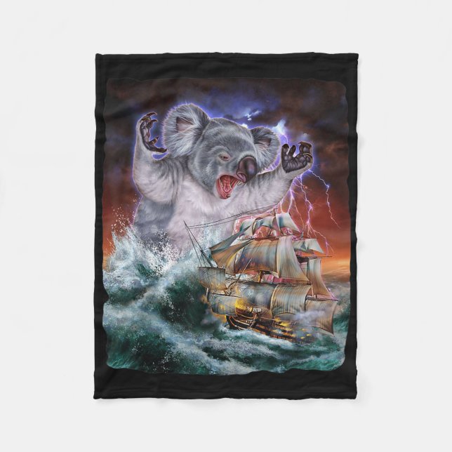Monster Koala als Kraken angreifen ein Kriegsschif Fleecedecke (Vorderseite)