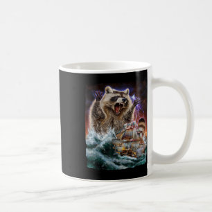 Monster-Raccoon als Kraken ein Kriegsschiff an der Kaffeetasse